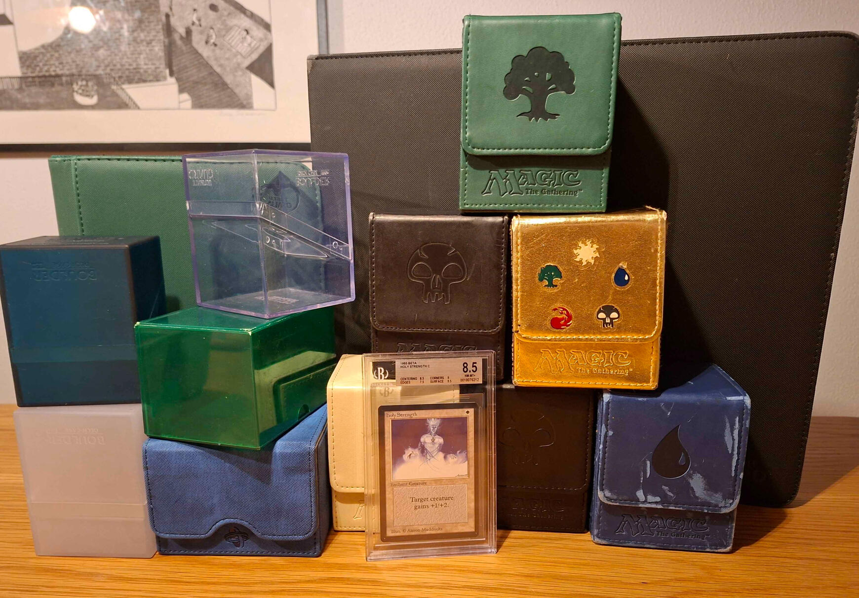 Bottom 8 prizes Deck boxes as prizes for bottom 8