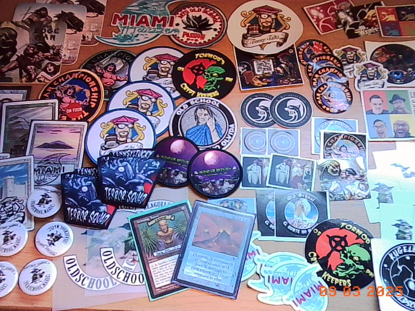 Democratic dance, smoking forbidden Signs stating: "Democratic Dance, smoking forbidden."