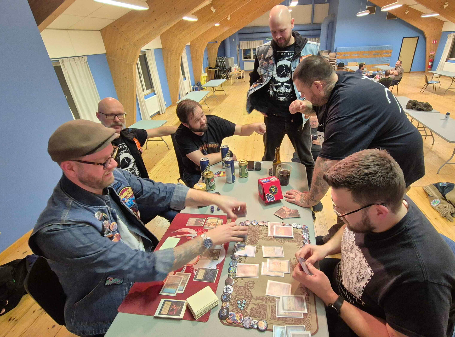 Magnus II playing in the finals with spectators