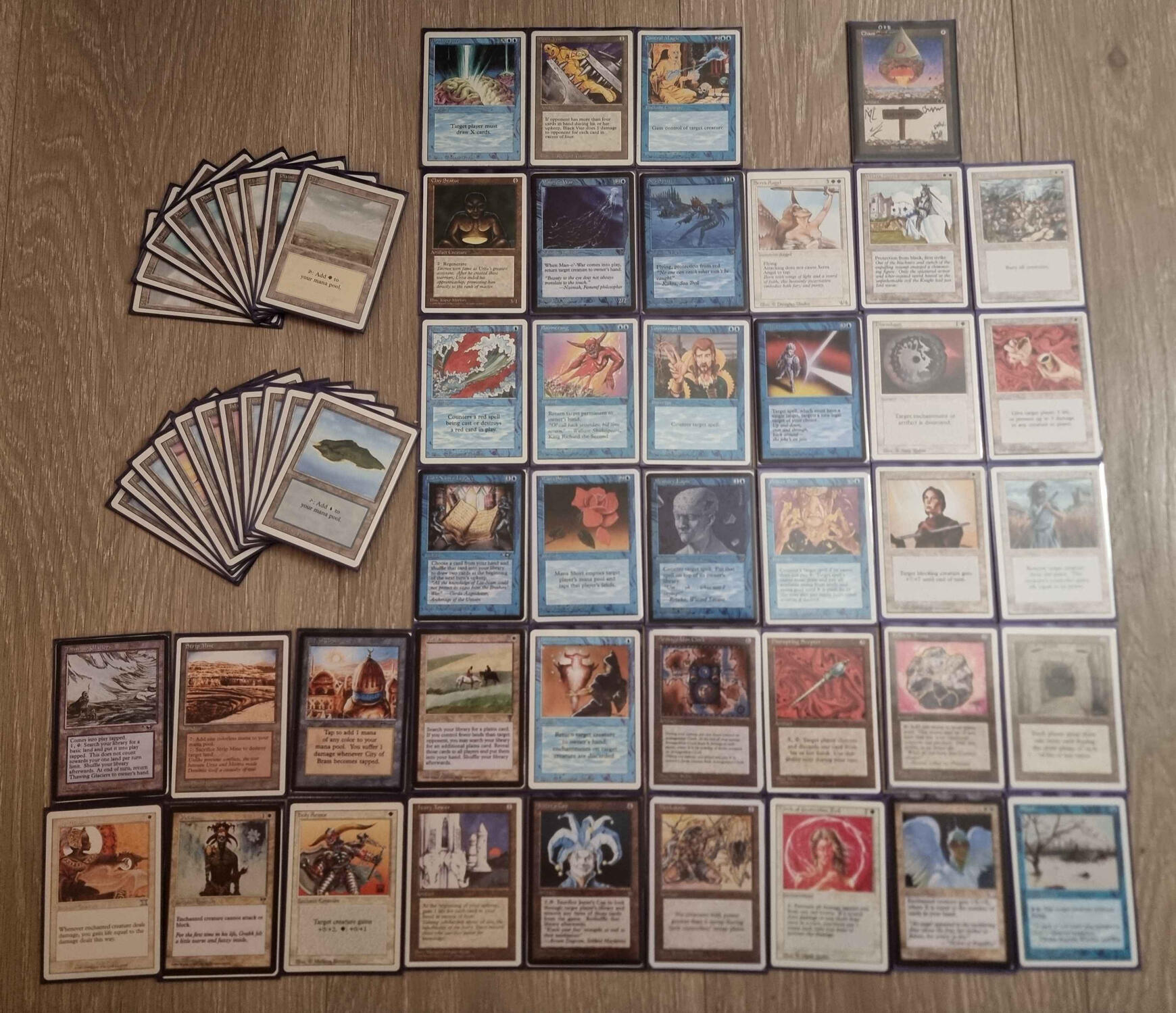 Democratic dance, smoking forbidden Signs stating: "Democratic Dance, smoking forbidden."