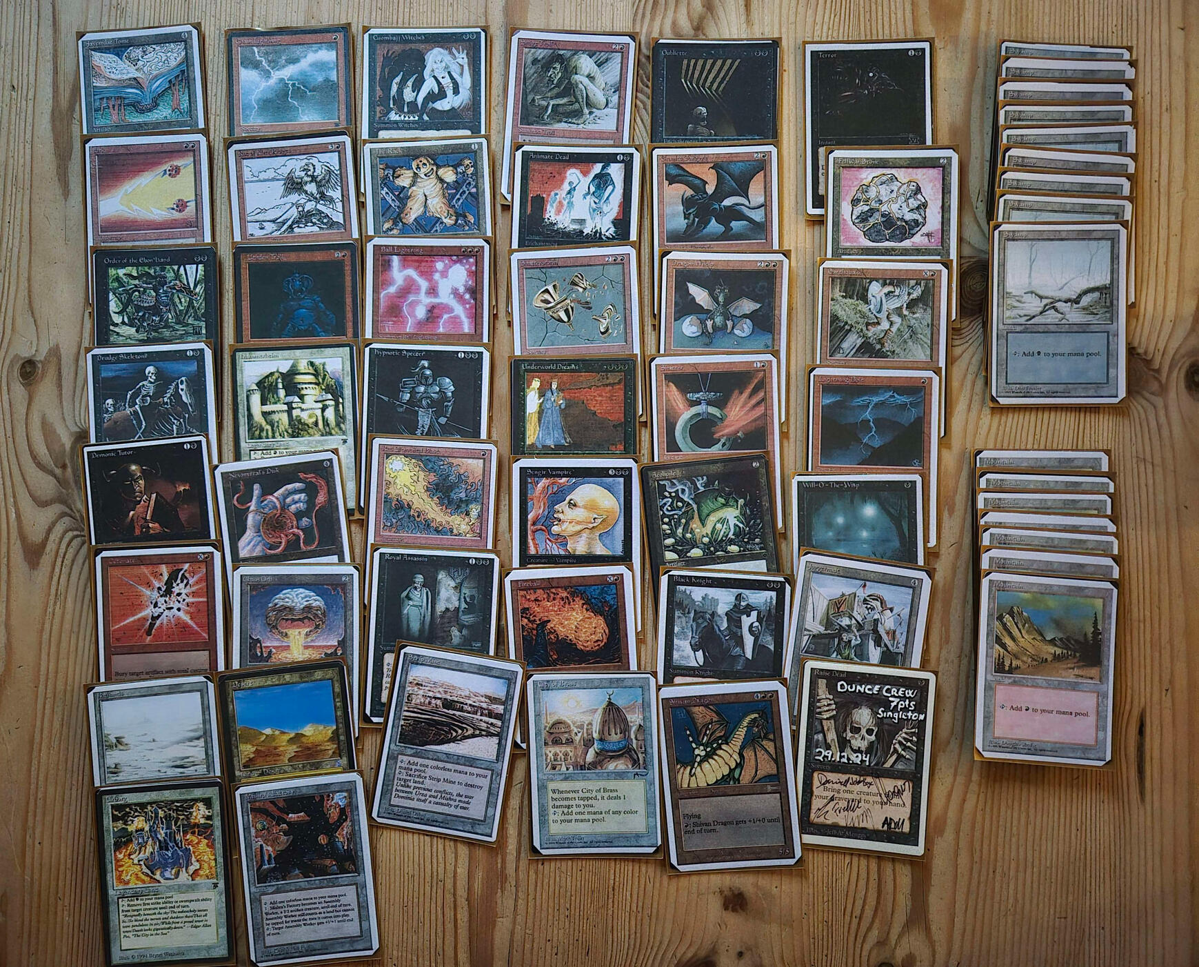 Democratic dance, smoking forbidden Signs stating: "Democratic Dance, smoking forbidden."