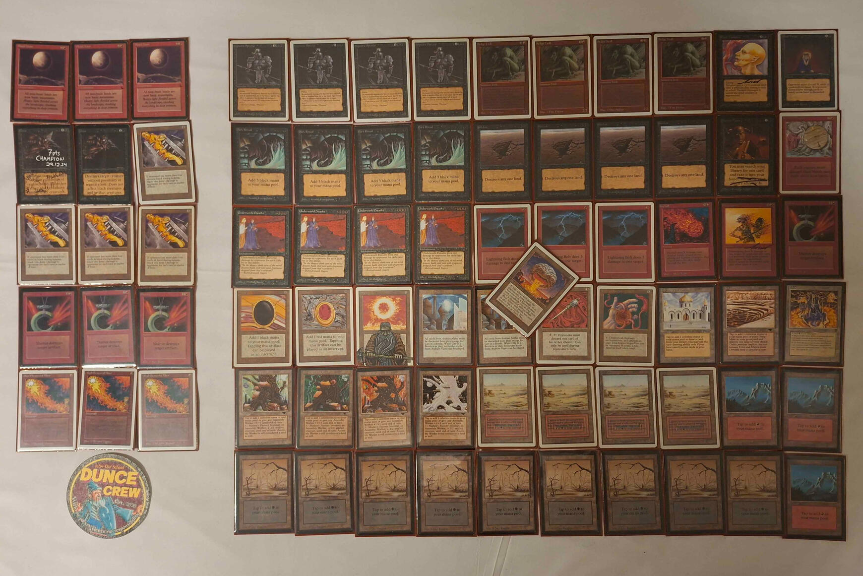 Democratic dance, smoking forbidden Signs stating: "Democratic Dance, smoking forbidden."