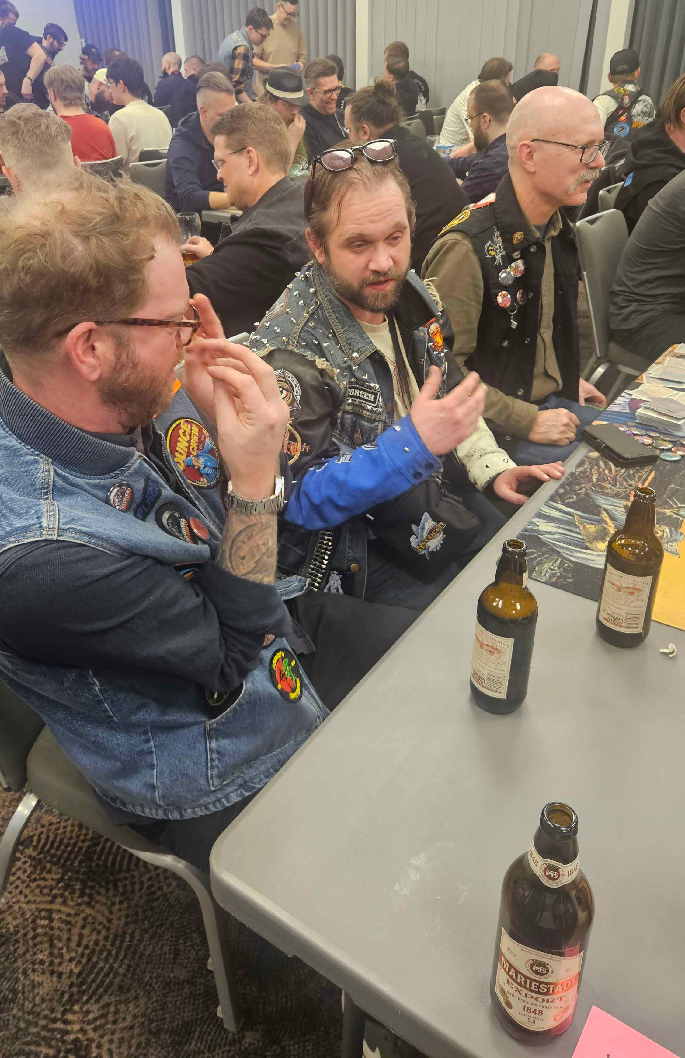 Democratic dance, smoking forbidden Signs stating: "Democratic Dance, smoking forbidden."