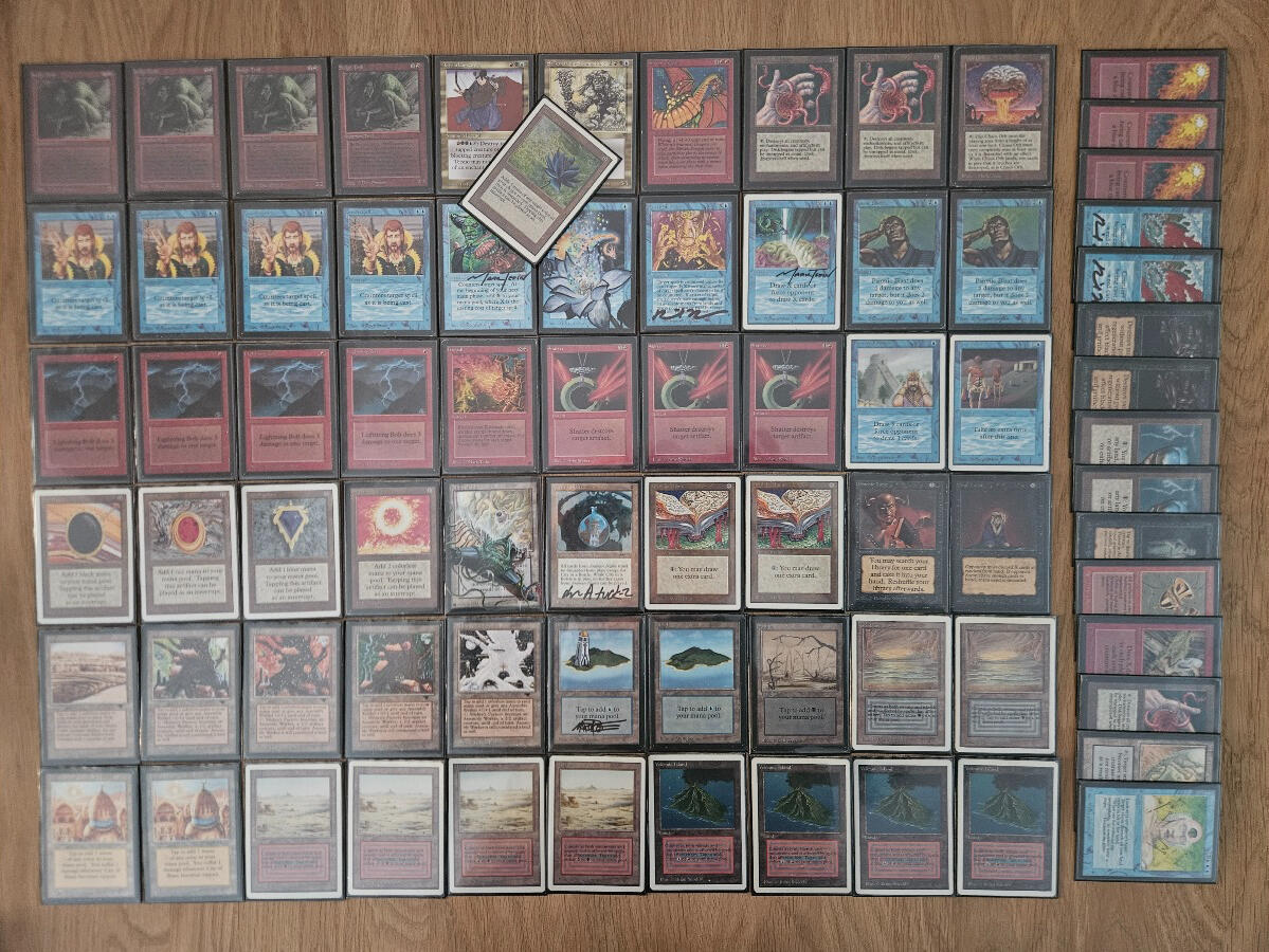 Democratic dance, smoking forbidden Signs stating: "Democratic Dance, smoking forbidden."